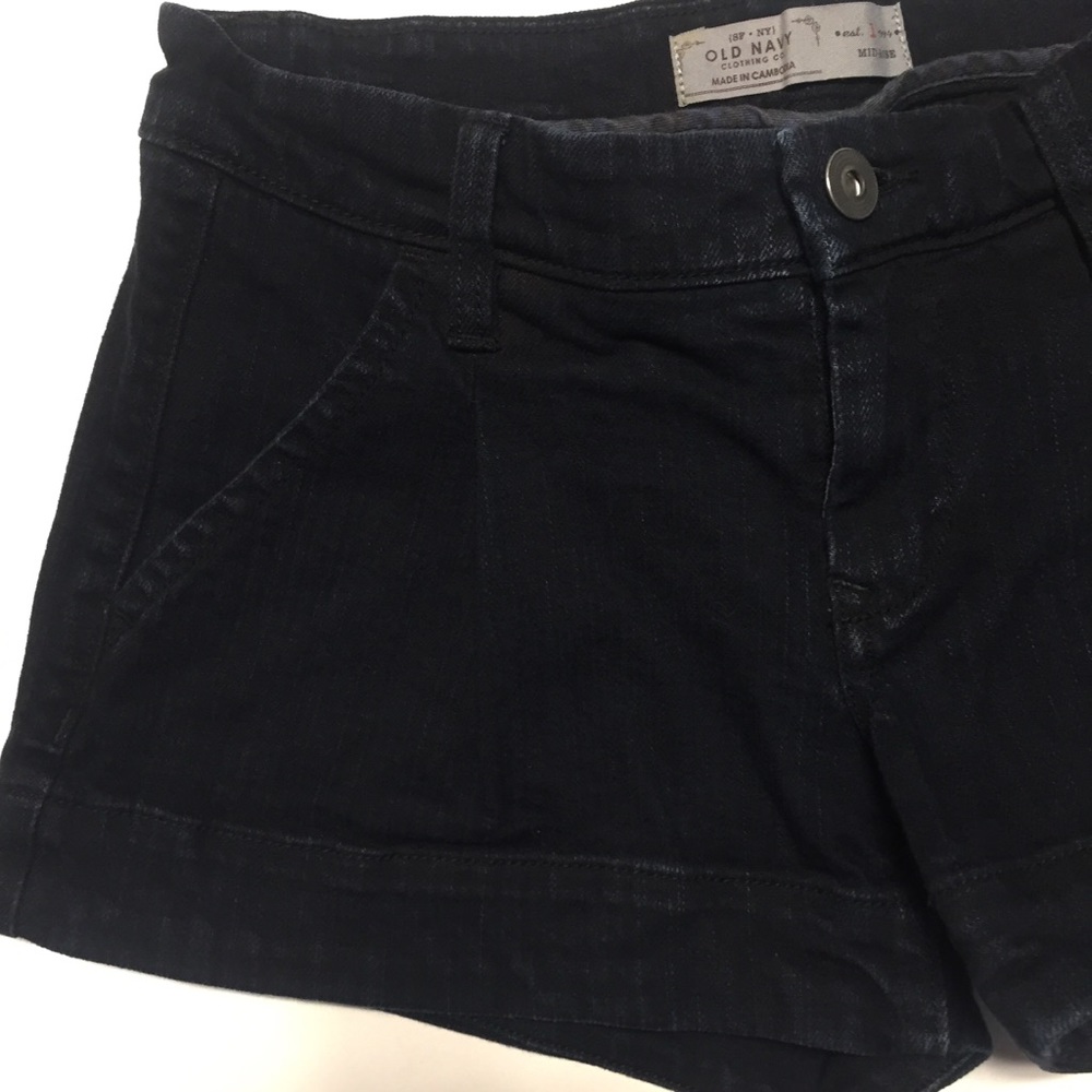 Old Navy Women’s Shorts - Picture 2 of 5